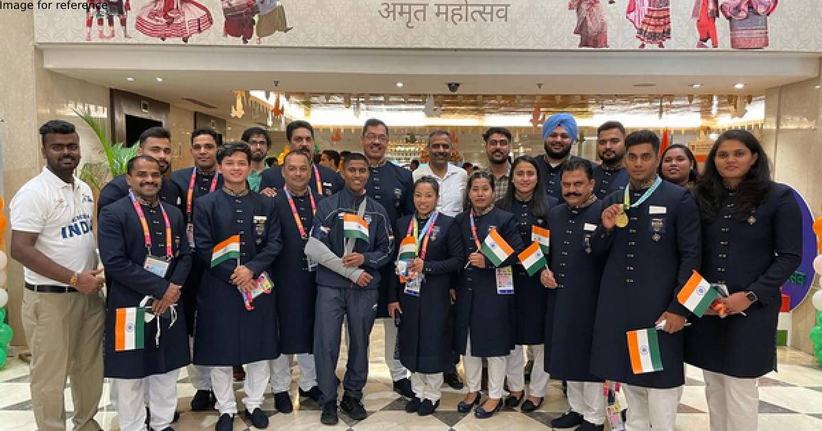 PM felicitates Indian contingent for Commonwealth Games 2022